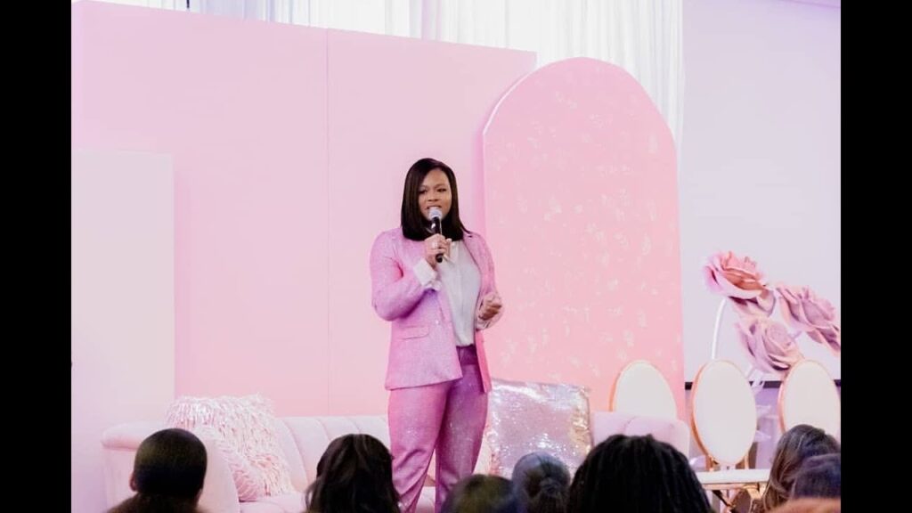 Claire Sulmers Keynote Speaker: Speech on Discipline at Fashion Blogging Conference Posh and Popular