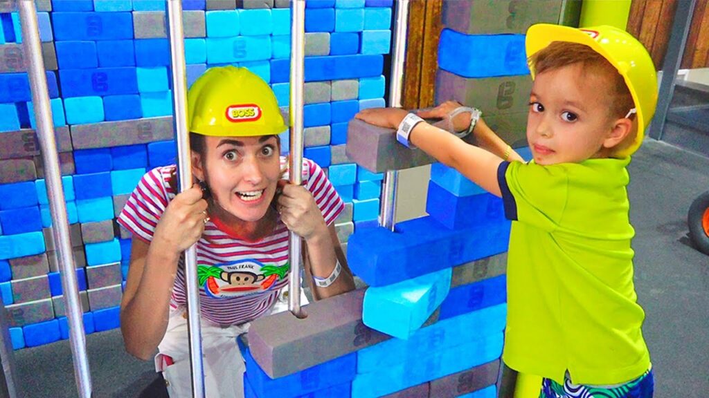 Nikita and mama play on the studying middle for youths 1