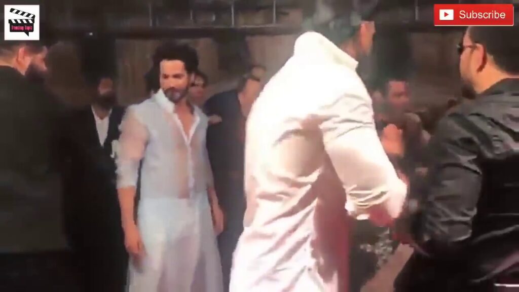 Salman Khan And Shahrukh Khan Struggle at Sonam Marriage ceremony..Ranveer Singh Anil Kapoor Varun Dhavan 1