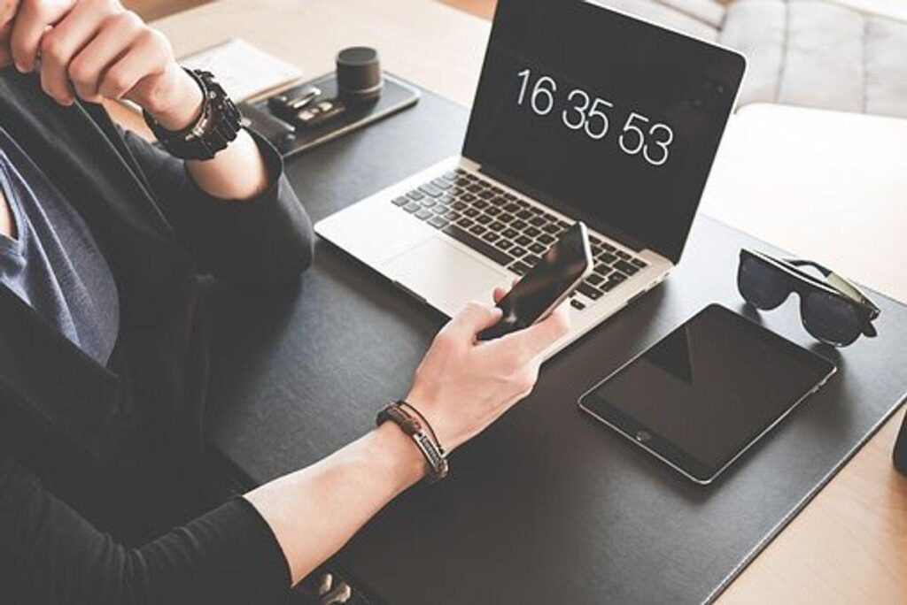 HIRE AN IPHONE HACKER 4 iOS AND iPHONE HACKING