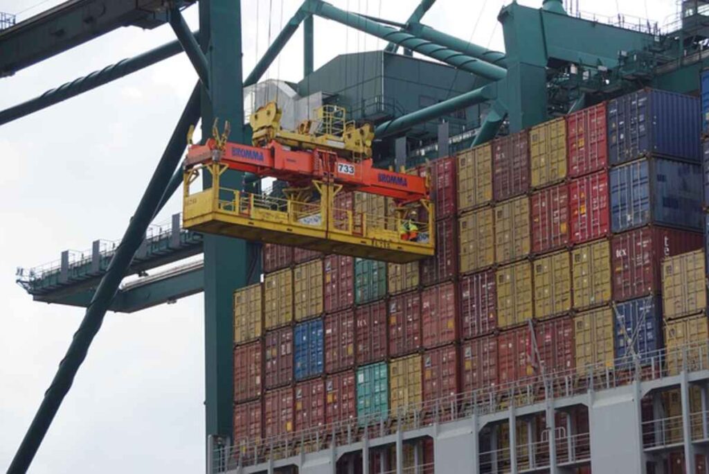 cargo services in dubai